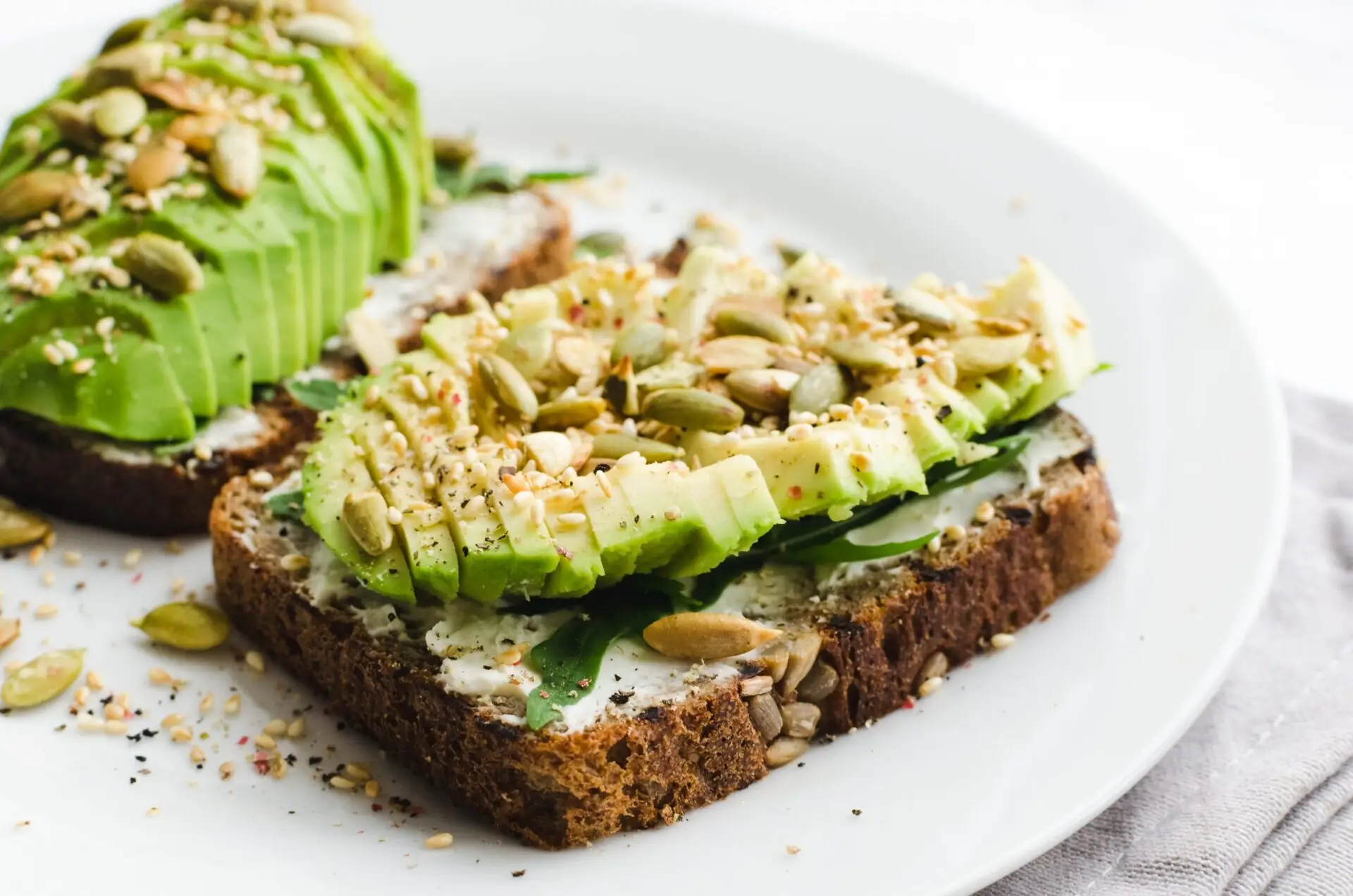 Healthy,Avocado,Toasts,For,Breakfast,Or,Lunch,With,Rye,Bread,